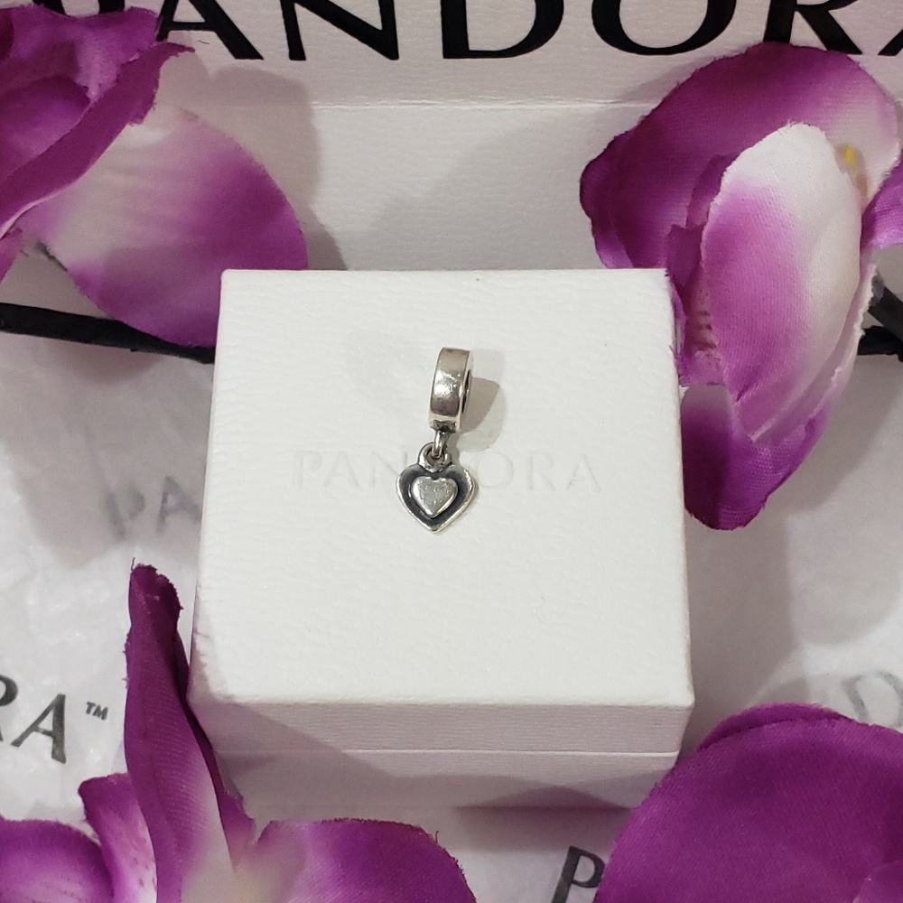 🚫 SOLD 🚫 Pandora Silver Heart Dangle Charm 🌺